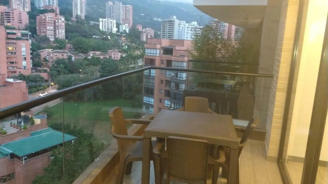 Comfortables Suites En El Poblado Balsos Medellin Apartment